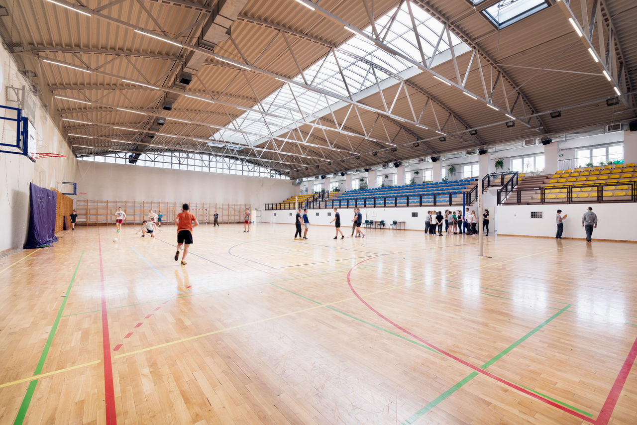 Pista de baloncesto.